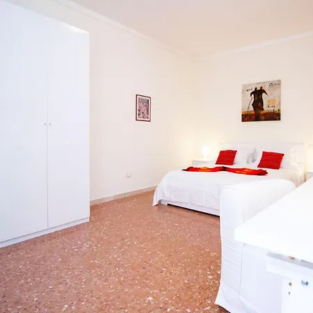 Daire Lovely Flat Near The Tower Pisa